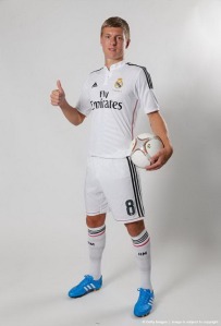 Toni_Kroos_firma_Real_Madrid_28