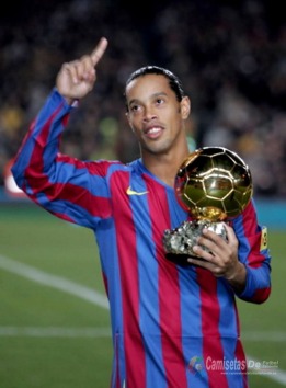 2005_Balon_de_oro_Ronaldinho_2005